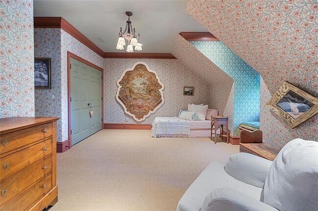 Building Photo - 5000 Long Island Dr