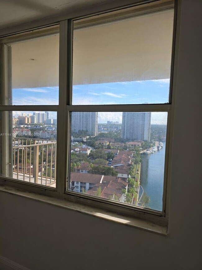 Building Photo - 18151 NE 31st Ct