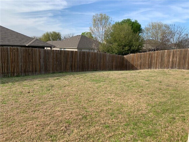 Building Photo - 352 Langely