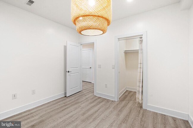 Building Photo - 1649 E Eyre St