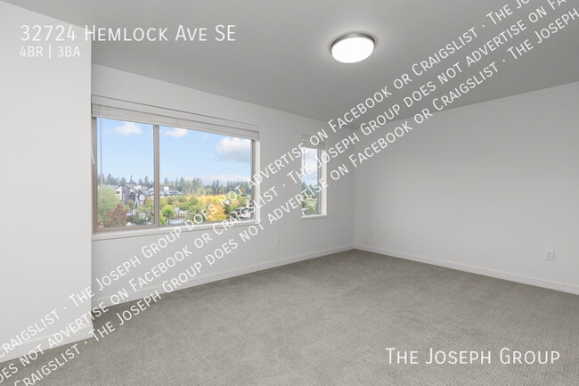 Building Photo - 32724 Hemlock Ave SE