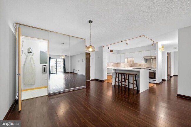 Building Photo - 10503 Valley Forge Cir