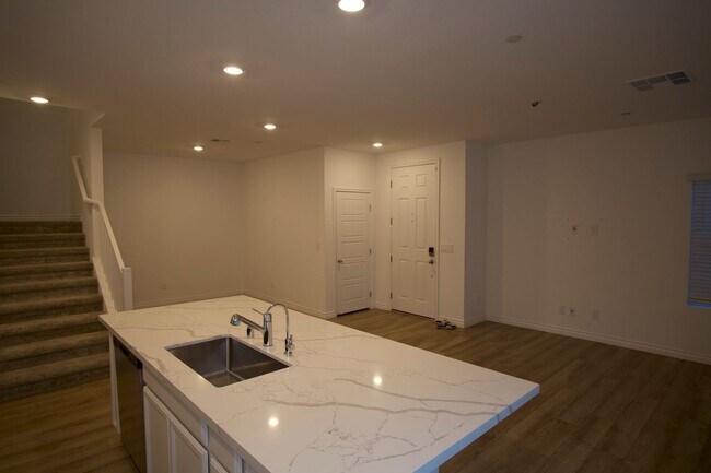 Building Photo - Spacious 2 Story Townhome!
