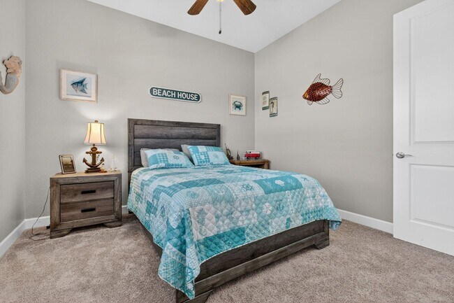 Building Photo - Walden Farms home with a great relaxing backyard!