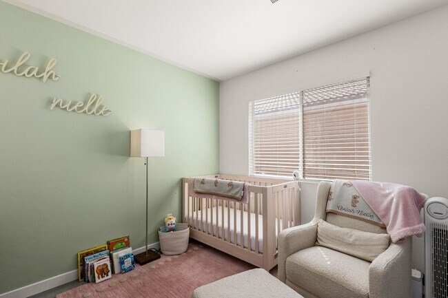 Building Photo - Beautifully Updated 3 Bedroom Southeast Ve...