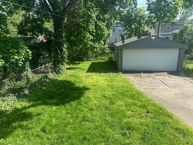 Building Photo - Nicely Remodeled 3beds/2bath House in Fern...