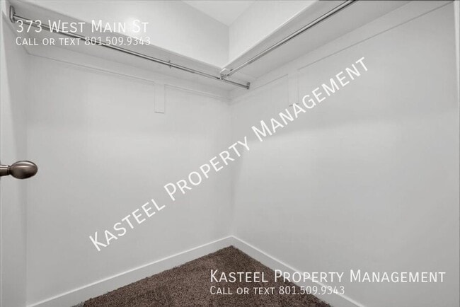 Building Photo - 373 W Main St