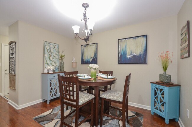 Building Photo - 10264 Briar Forest Dr