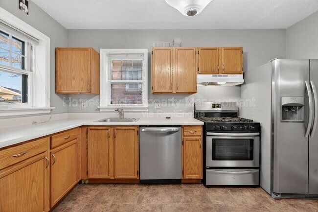 Building Photo - 3155 Hampton Ave