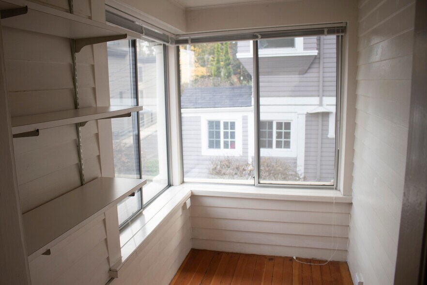 Building Photo - 2905 SW 4th Ave