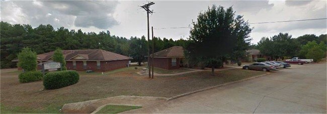 Primary Photo - 1000 Desoto Dr