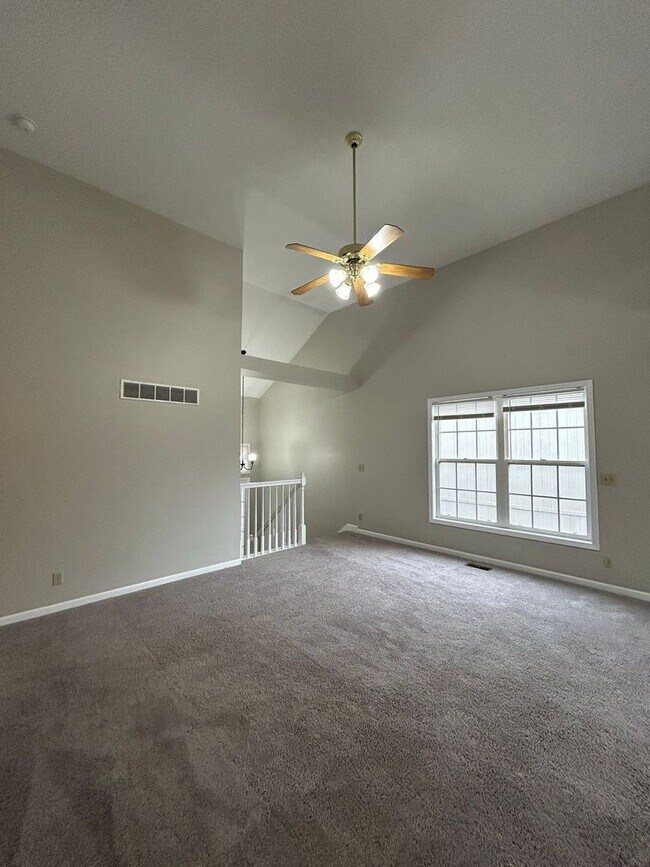 Building Photo - 3-Bedroom Duplex with Open Living Area & Private Owner’s Suite