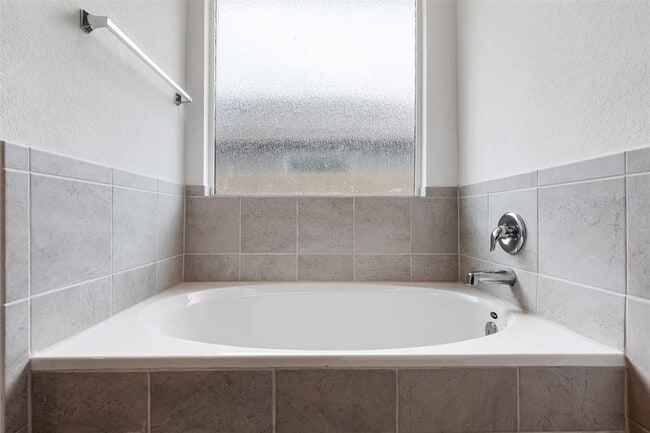 Building Photo - 148 Perfect World Lp