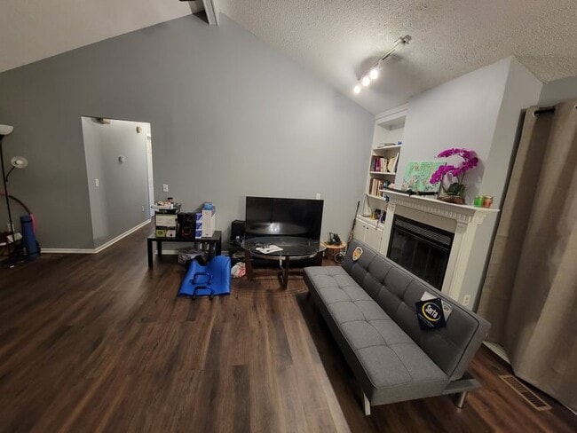 Building Photo - 6007 Belle Isle Ln