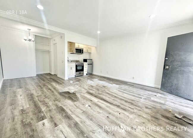 Building Photo - 14026 Oxnard St