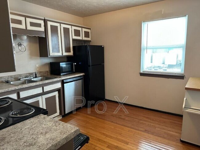 Building Photo - 111 Elm St