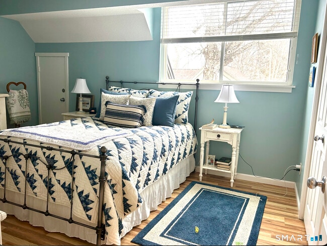 Building Photo - 576 Heritage Vlg