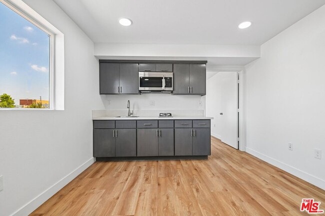 Building Photo - 219 E 87th St