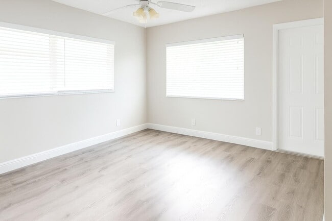 Building Photo - 480 W Camino Real