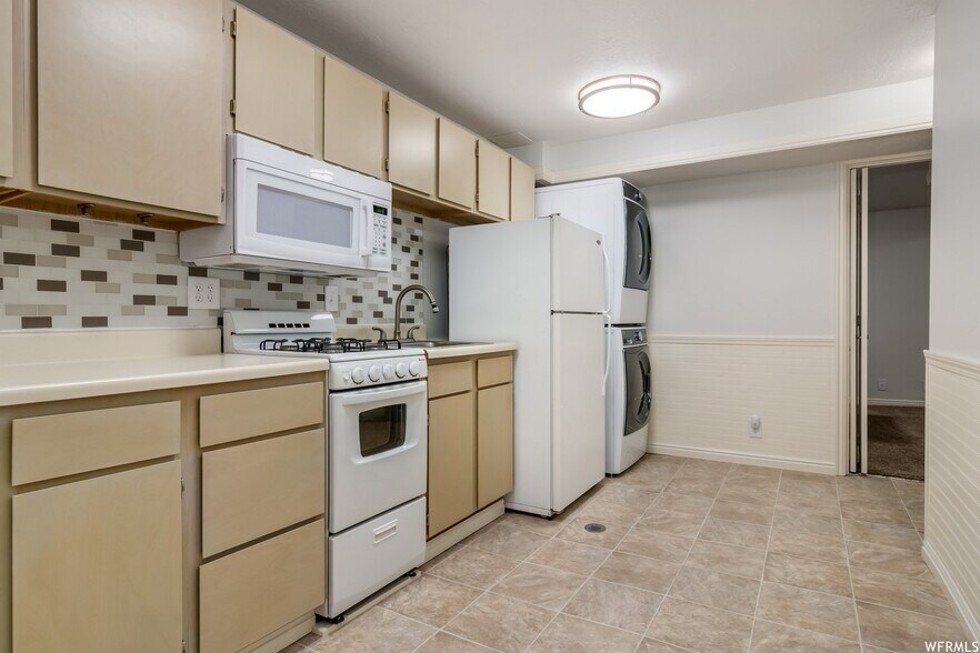 Building Photo - 759 E 8875 S