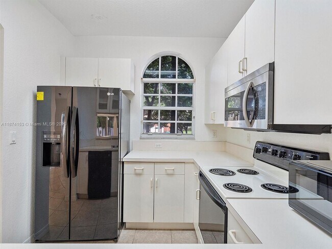 Building Photo - 4964 SW 128th Ave
