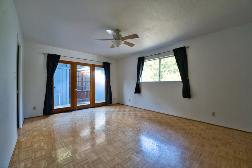 Building Photo - 945 Midpine Way