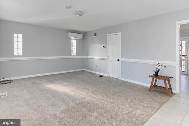 Building Photo - 2104 S Nelson St