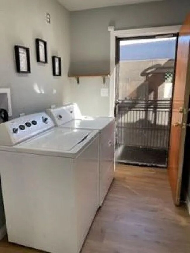 Building Photo - Cute House in Imperial Beach!