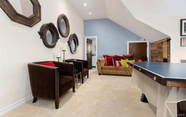 Building Photo - 847 E Broadway