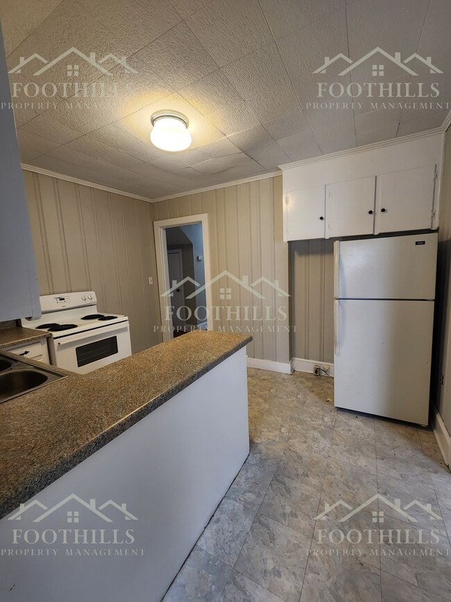 Building Photo - Beautiful 2-Story Brick Home Near Anderson...