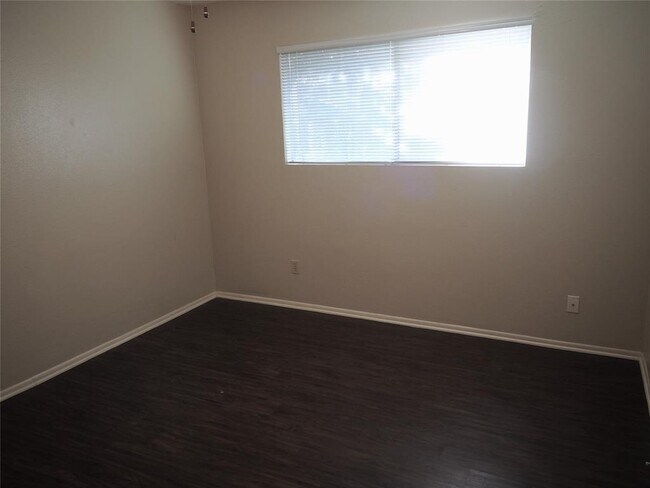 Building Photo - 1218 Tartan Ln