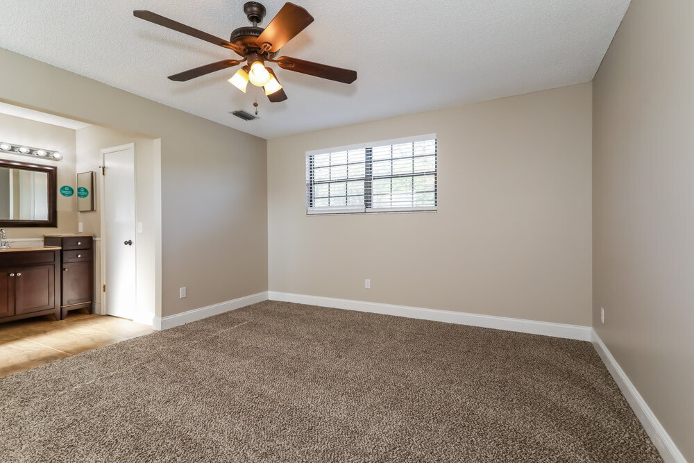 Building Photo - 6145 Island Forest Dr
