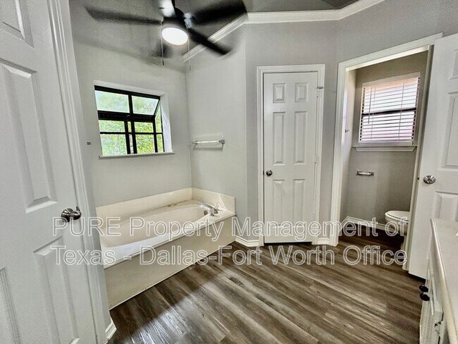 Building Photo - 7729 Red Oak St