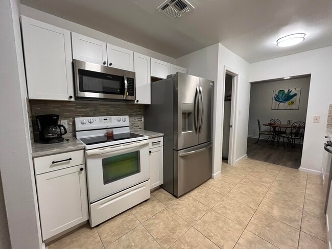 Primary Photo - 1332 SW 28th St