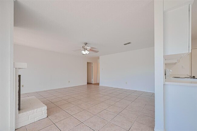 Building Photo - 719 Ramada Dr