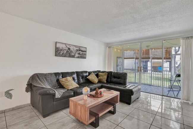 Building Photo - 1690 NE 191st St