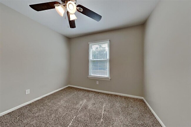 Building Photo - 2638 Brookdale Dr