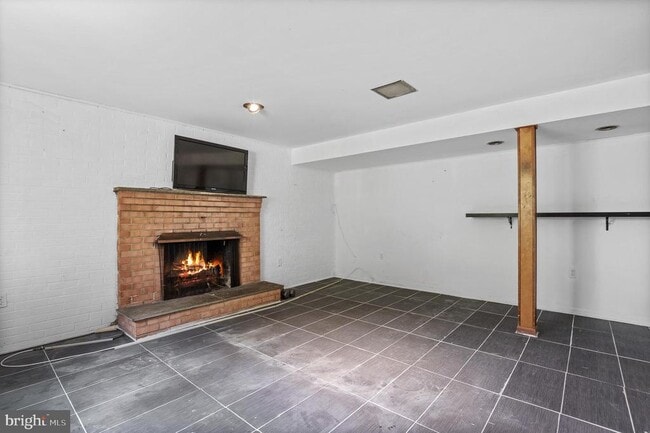 Building Photo - 6311 Barrs Ln