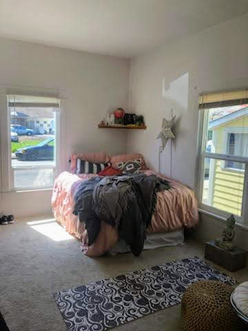 Sizable kitchen-area bedroom - 804 NW 29th St