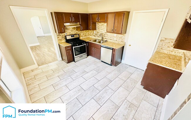 Building Photo - 888 Looney Ave