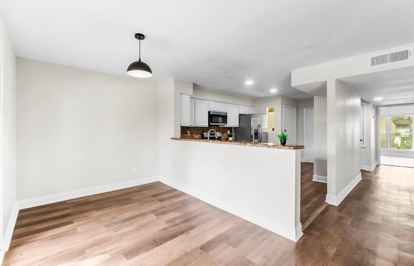 Building Photo - 14515 Wunderlich Dr