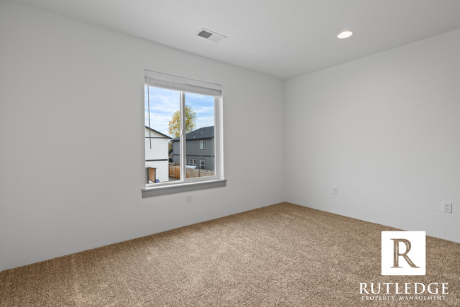 Building Photo - 3 Bed/2.5 Bath Townhome in Medford