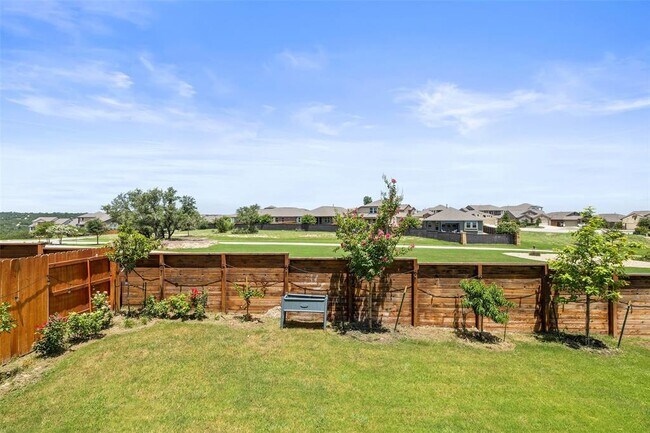 Building Photo - 6908 Empresa Dr