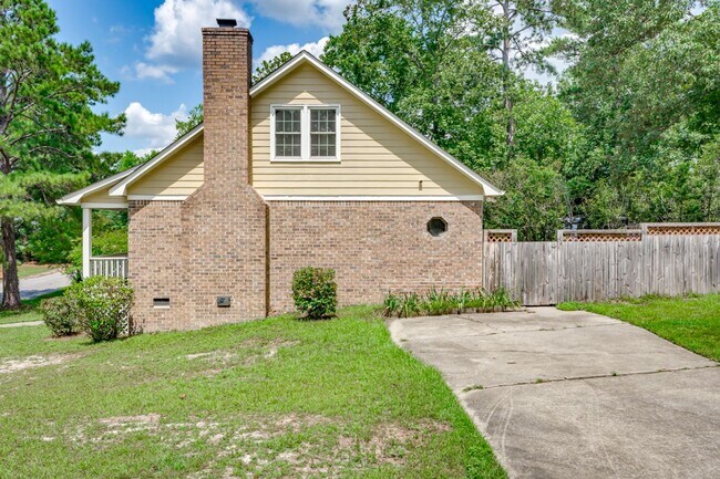 Building Photo - Charming 4-Bedroom Home in Prime Columbia ...