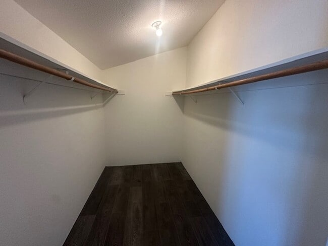 Building Photo - 3 Bed/2 Bath- Beautifully Updated Townhome...