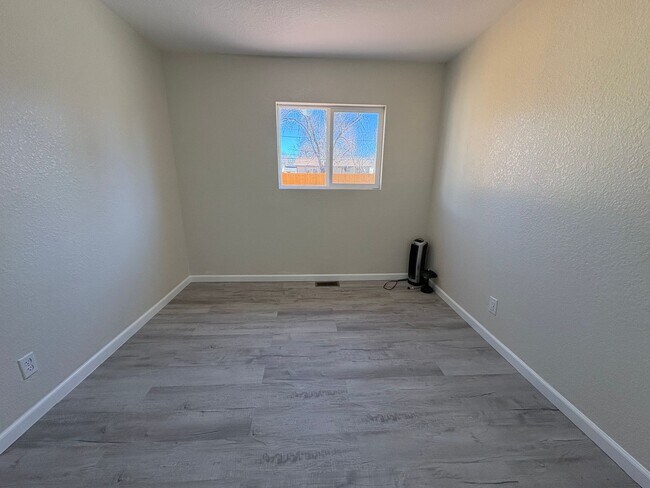 Building Photo - 2 Bed 1 Bath Home in Security!