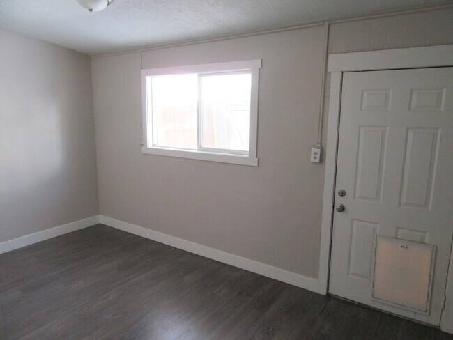 Building Photo - 244 Fern Ave N