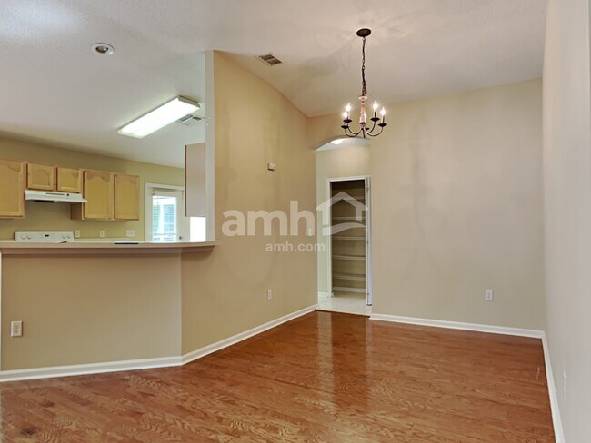 Building Photo - 2140 Creekmont Drive