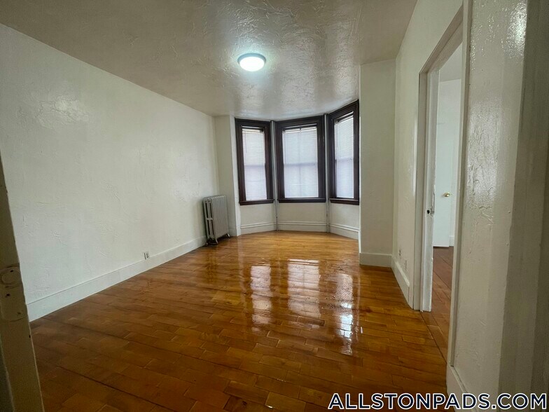 Building Photo - 4 Adella Pl