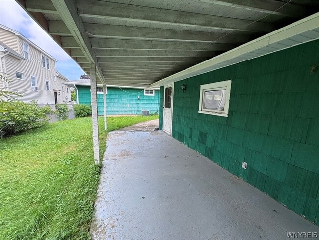 Building Photo - 685 Longmeadow Rd